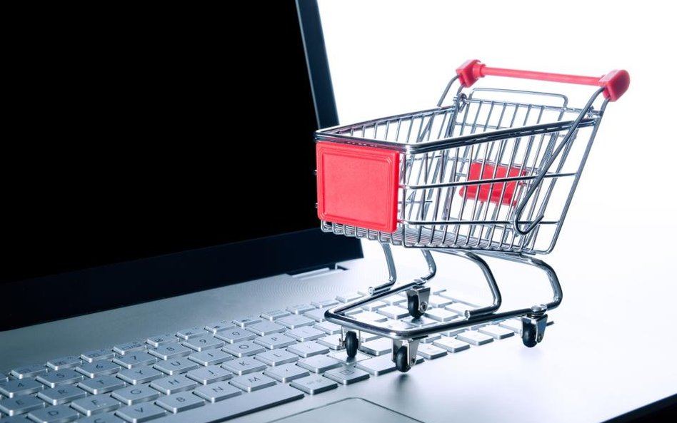Koniec zwolnienia VAT dla małych firm handlujących w internecie