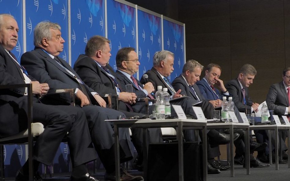 Na zdjęciu od lewej: Gustaw Marek Brzezin – marszałek województwa warmińsko-mazurskiego, Romuald Gaw