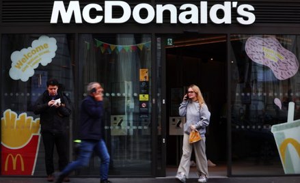 Po premierze reklamy widzowie krytykowali nienaturalnie wyglądających bohaterów oraz dużą liczbę pos