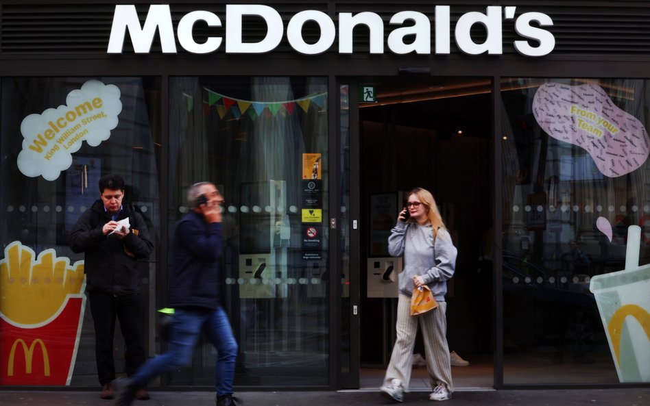 Po premierze reklamy widzowie krytykowali nienaturalnie wyglądających bohaterów oraz dużą liczbę pos