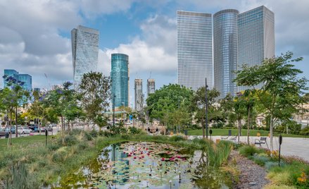Tel Aviv, będący finansową stolicą Izraela, uniknął znaczących ataków rakietowych podczas ostatniej 