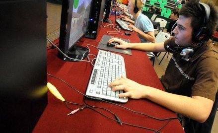 ”Wiedźmin 2” w pierwszym tygodniu po premierze kupiło 400 tys