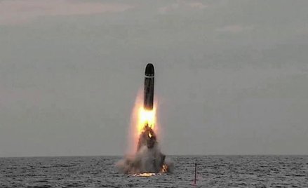 Test M51.3. Rakieta została wystrzelona z okrętu podwodnego Le Vigilant