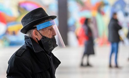 Będą zmiany w sprawie obowiązku zakrywania ust i nosa. Chodzi o przyłbice i maseczki
