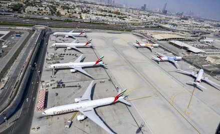 Emirates dodają nowe kierunki. Kiedy do Warszawy?