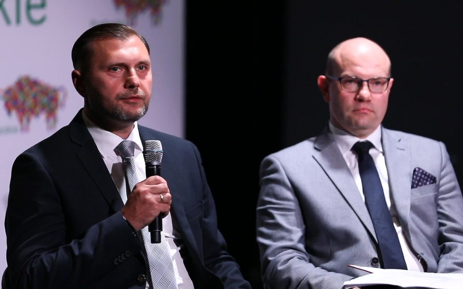 Dyrektor Podlaskiej Regionalnej Organizacji Turystycznej Sławomir Kieda i marszałek województwa podl