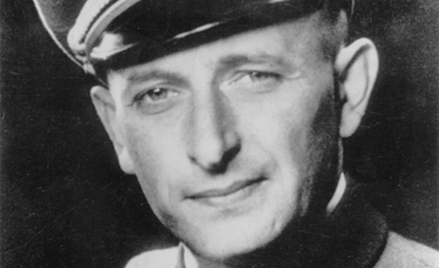 Adolf Eichmann (1906–1962). Zdjęcie, wykonane późną jesienią 1941 r., przedstawia Eichmanna w mundur