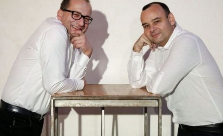 Robert Górski & Mariusz Cieślik. Drag queen przebrana za Prezesa