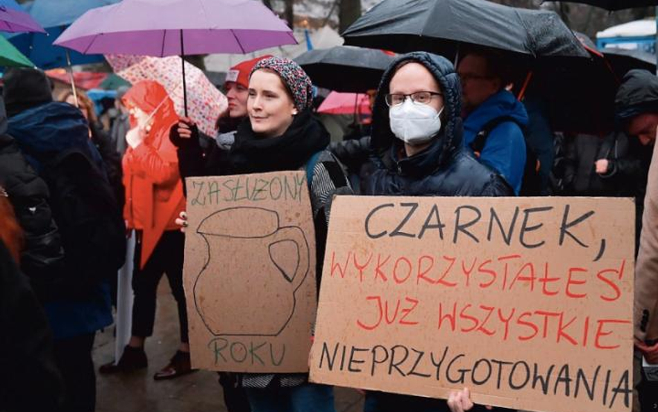 Demonstracja pod Sejmem Inicjatywy Wolna Szkoła w czasie obrad nad nowelizacją ustawy