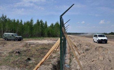 Metalowe płoty, którymi Ukraińcy sami wytyczyli przebieg swojej granicy z Rosją. Fot. Danil Shamkin