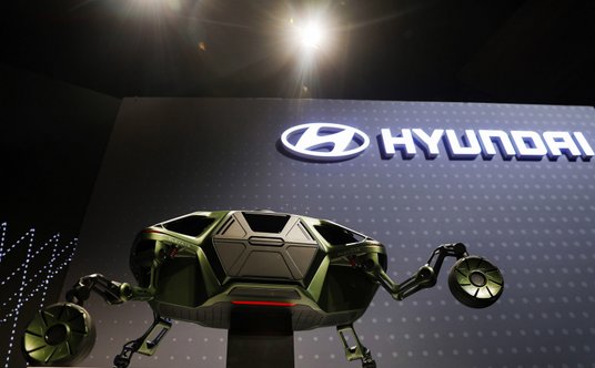 "Projekt chodzącego pojazdu Hyundai Elevate to jedna z innowacyjnych koncepcji przedstawionych na ta