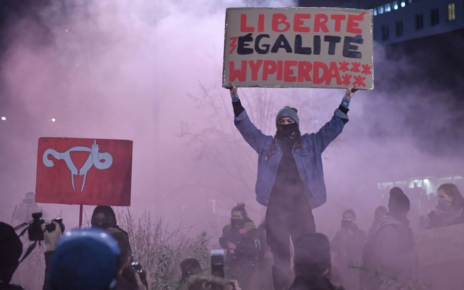 Studentka przed sądem za "j...ć PiS". Wkrótce wyrok