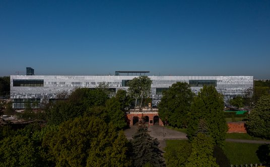 Widok powstającego budynku Muzeum Historii Polski.