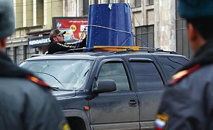 Niebieskie wiaderka tym razem nie wywołały sprzeciwu rosyjskiej policji