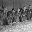 Narada na froncie wschodnim. Nad mapą od lewej: marszałek Erich von Manstein, generał Richard Ruoff,