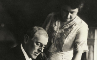 Woodrow Wilson, 28. prezydent USA, z drugą żoną, Edith. Biały Dom, czerwiec 1920 r.