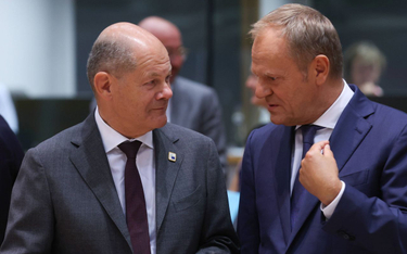 Kanclerz Niemiec Olaf Scholz i premier Polski Donald Tusk biorą udział w ceremonii podpisania porozu