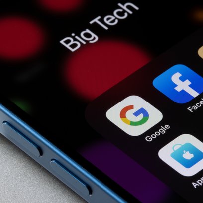 Kupowanie influencerów to jedna z taktyk pogoni za liderem, to taka strategia natrafia na przeszkody