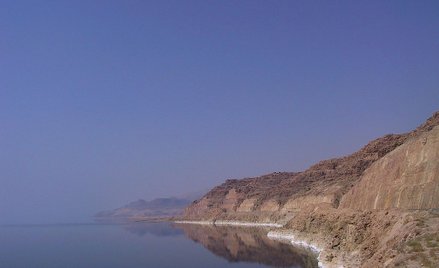 Izrael wyda setki milionów na pompowanie wody z morza do morza