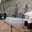 Kard. Péter Erdő dokonuje poświęcenia pomnika