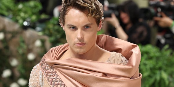 He was a model, he became a billionaire overnight. "I believe in the sense of paying taxes"