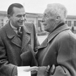 Stefan Martyka (po prawej – Ludwik Solski) w 1948 roku: krawat, jesionka, król życia