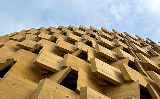 Detal fasady pawilonu polskiego w Osace.