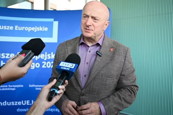 Marszałek województwa lubelskiego Jarosław Stawiarski.