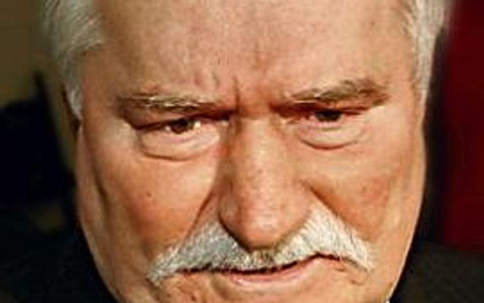 Lech Wałęsa: gryzą mnie po kostkach