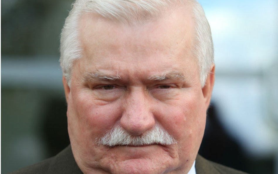 Lech Wałęsa w kwestii zamieszek broni premiera przed opozycją