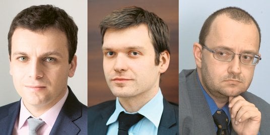 PIOTR ŁOPACIUK, analityk Biura Maklerskiego PKO BP (pierwszy z lewej), okazał się najlepszy w klasyf
