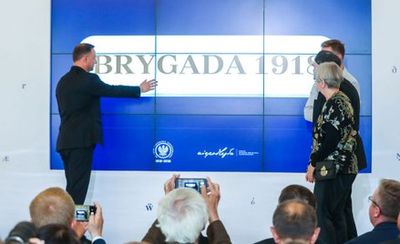 Prezydent Andrzej Duda prezenruje zdigitalizowaną czcionkę Brygada 18, maj 2018