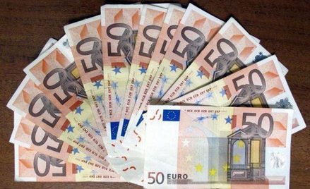 Przystąpienie do strefy euro stworzyłoby Polsce szansę na szybszy wzrost gospodarczy, ale nie byłoby