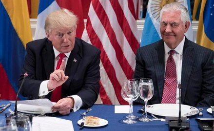 Rex Tillerson u boku Donalda Trumpa w czasie uroczystej kolacji z okazji posiedzenia Zgromadzenia Og