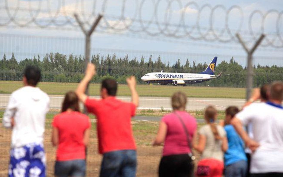 Bezpośrednie kursy pociągów pod terminal Modlin ma zapewnić budowa odcinka linii kolejowej od stacji