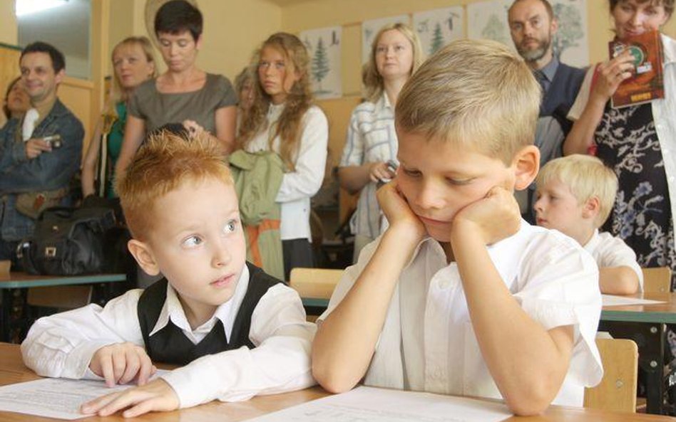 Szkoły dostały dotacje na zakup materiałów edukacyjnych i ćwiczeń dla każdego ucznia. Nie mogą żądać