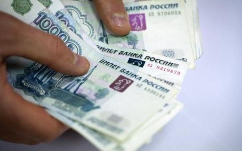 Rosyjski rubel od rekordowego dołka w styczniu 2016 roku zyskał 45 proc.