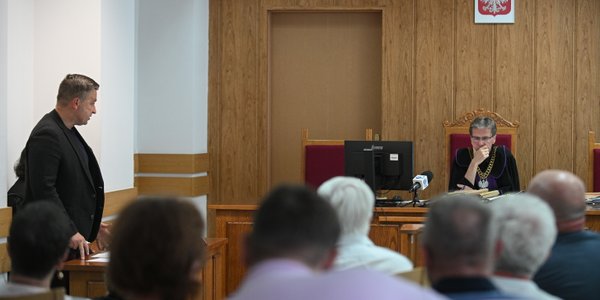 Proces Zbigniewa Komosy przeciwko Jarosławowi Kaczyńskiemu umorzony