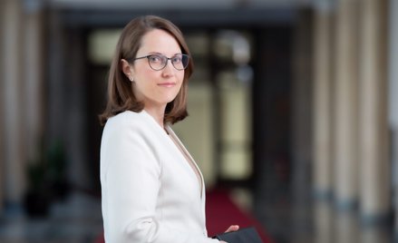 Minister finansów Magdalena Rzeczkowska deklaruje, że nowe przepisy powstają w ramach porozumienia m