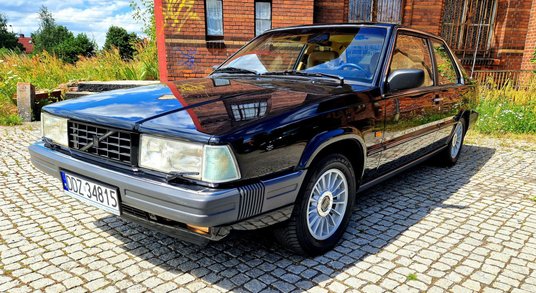 Następcą był model 780 – również owoc współpracy Volvo z Bertone.