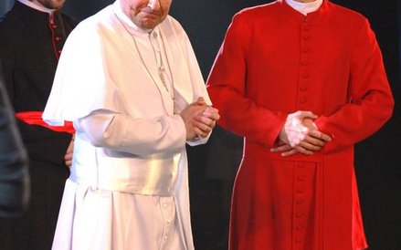 Jacek Kawalec w spektaklu „Karol” gra rolę Jana Pawła II