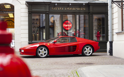 Klasyki motoryzacji na Placu Bankowym: Ferrari Testarossa