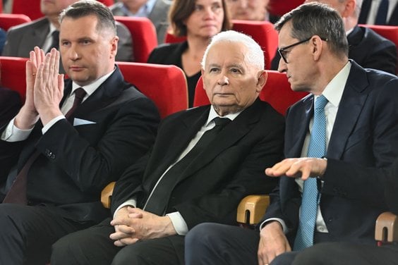 Członkowie kierownictwa PiS, od prawej: wiceprezes Mateusz Morawiecki, prezes Jarosław Kaczyński ora
