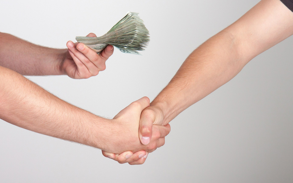 Pożyczył pół miliona zł znajomym, nie dostał zwrotu w umówionych ratach. Co orzekł SN?