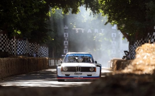 Kluczową częścią Goodwood Festival of Speed są przejazdy po specjalnie wytyczonym torze rzadkich mod
