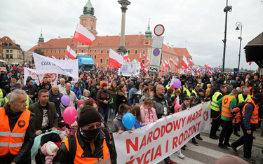 Uczestnicy Marszu Życia i Rodziny w Warszawie
