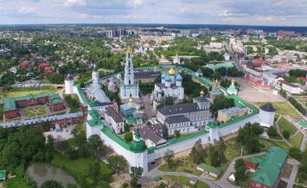 Miasto Siergijew Posad leży około 70 km na północ od Moskwy