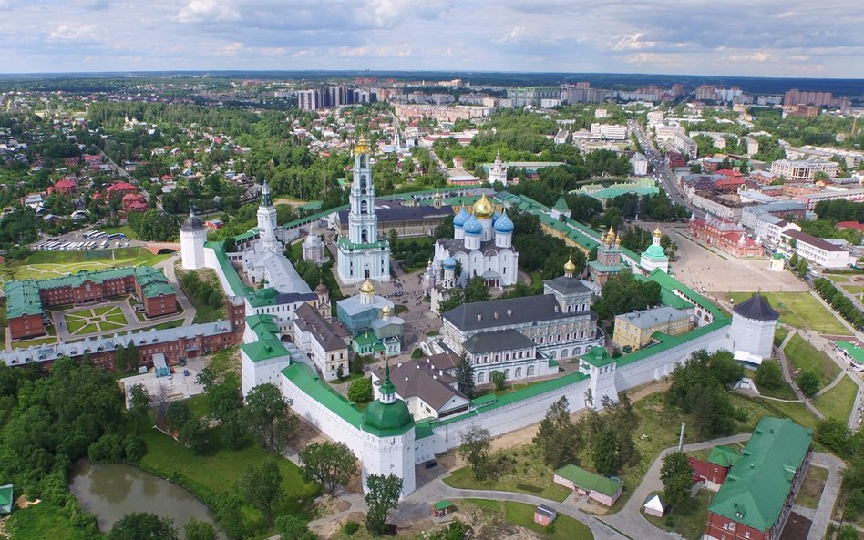 Miasto Siergijew Posad leży około 70 km na północ od Moskwy