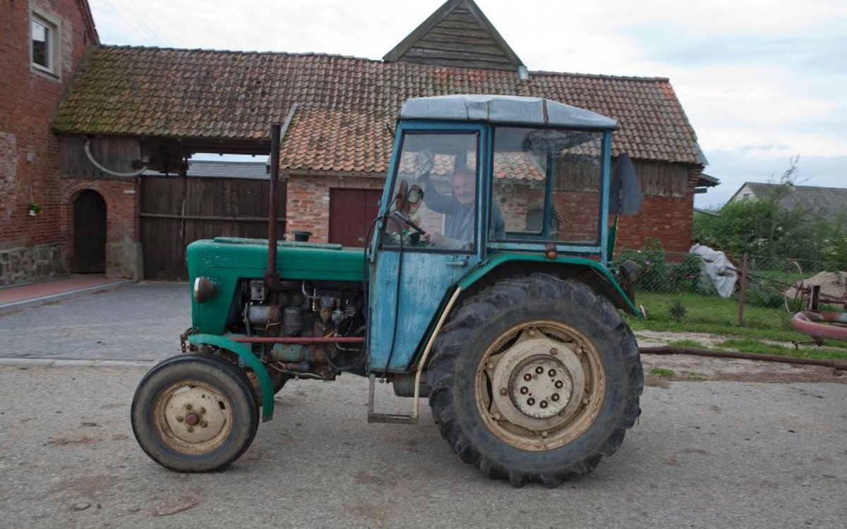 Rolnik w KRUS mimo umowy zlecenia - rp.pl