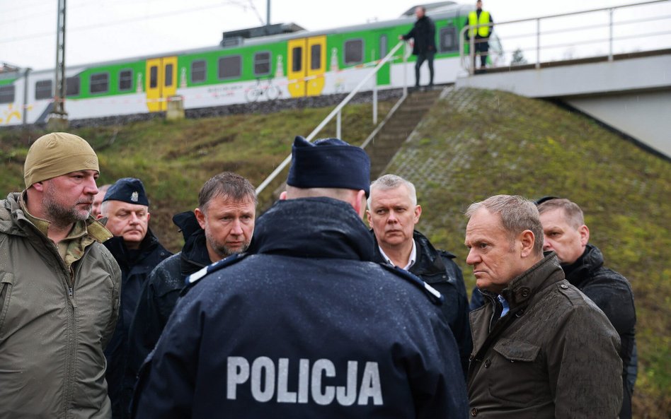 Próba wysadzenia torów kolejowych w powiecie garwolińskim stała się przedmiotem najróżniejszych kont